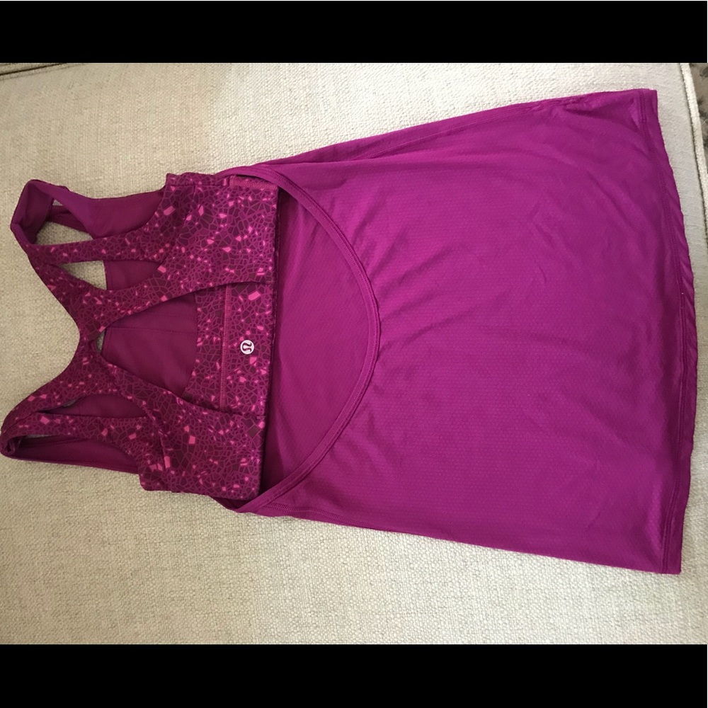 Lululemon tank w/ bra